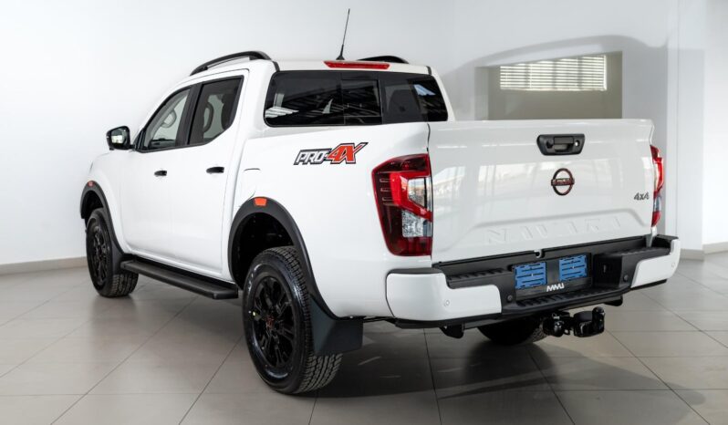 
								Nissan Navara 2024 full									